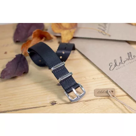 Edelwolle prémium Nato óraszíj, fekete, 22mm