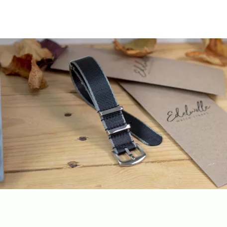 Edelwolle prémium Nato óraszíj, fekete/szürke, 22mm